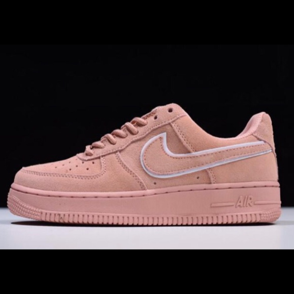 New without tags Nike pink suede Air Force 1